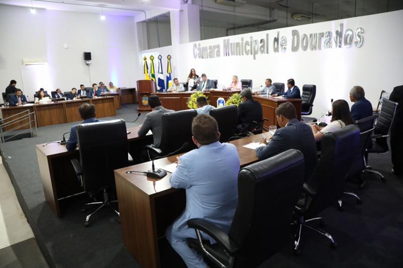 Câmara de Dourados tem 14 novos cargos para atender aumento de vereadores