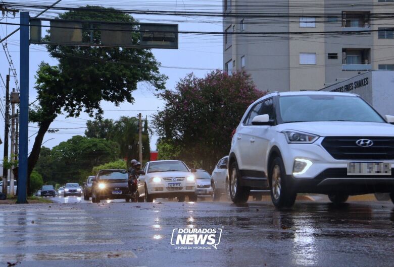 Alerta de chuvas intensas em Dourados e região até quinta-feira