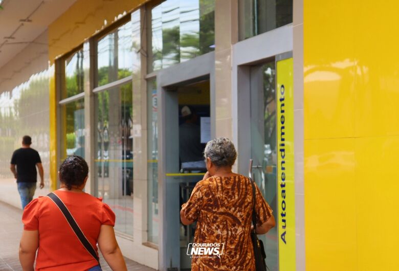 Bancos fecham na sexta e retomam atendimento na 'Quarta de Cinzas'