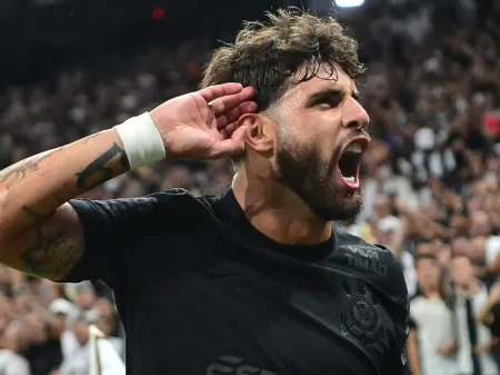 CORINTHIANS OFUSCA NEYMAR, VENCE E COMPLICA SANTOS NO PAULISTÃO