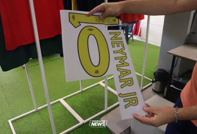 'Efeito Neymar' aumenta vendas de produtos e camisetas do Santos