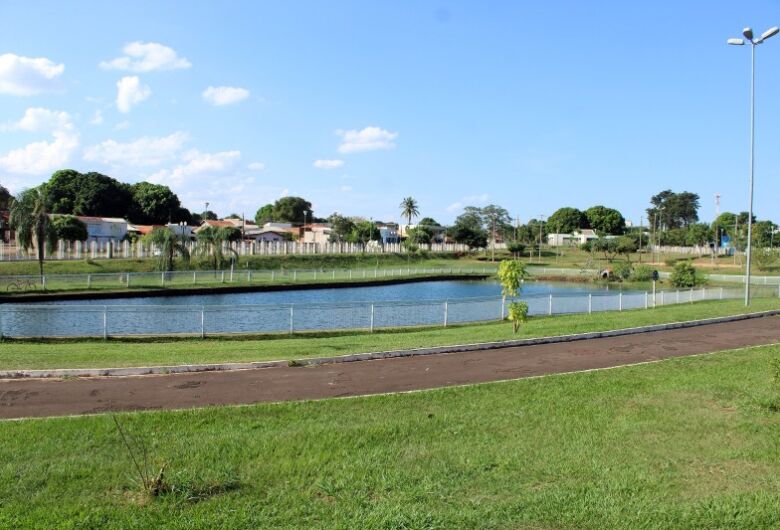 Jovem morre afogado em lago proibido de parque em Naviraí