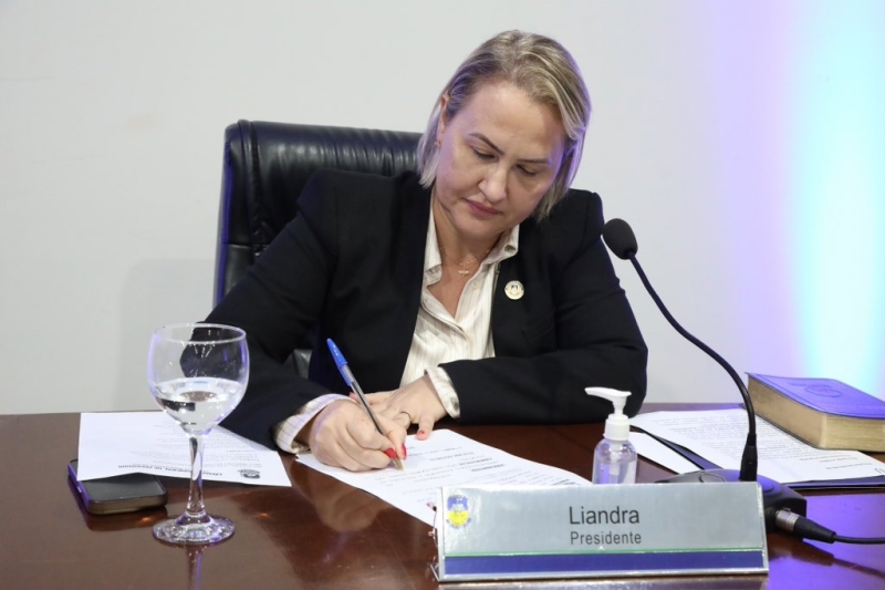 Liandra solicita agilidade na emissão de carteirinhas para fibromialgia