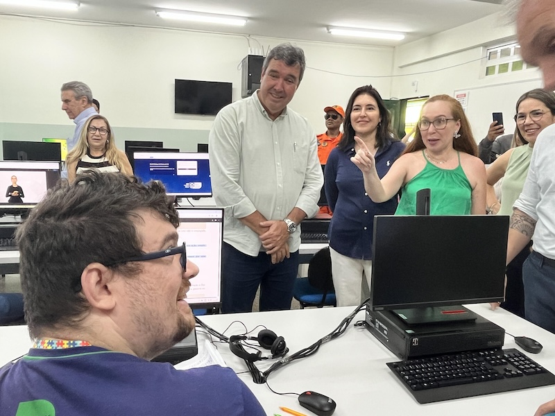 Riedel conhece CEEP/CEEJA e incentiva qualificação em Dourados