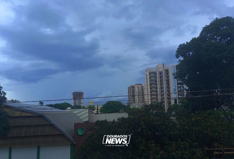 Abril começa com alerta de chuvas intensas em Dourados e MS
