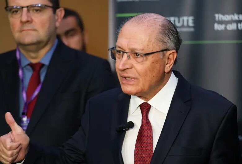 Alckmin lança pedra fundamental para nova indústria de celulose em MS