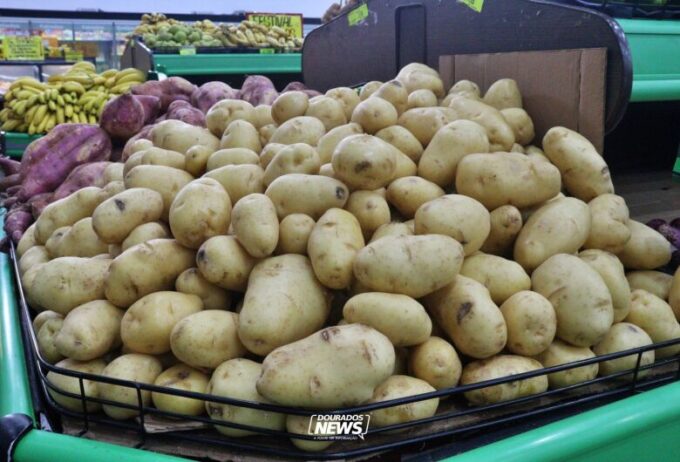 Cesta básica em Dourados tem alta de 5,40% e compromete salário mínimo
