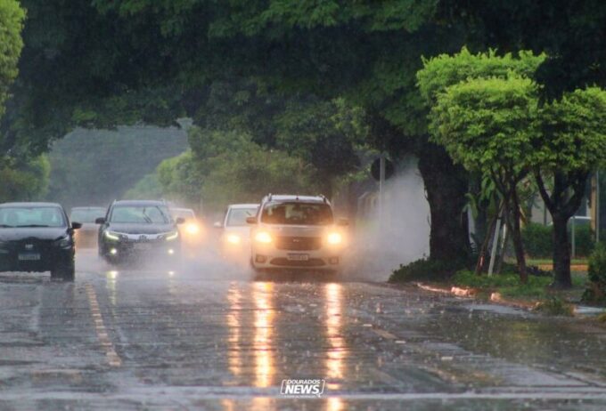 Dourados em alerta por chuvas intensas durante o final de semana inteiro