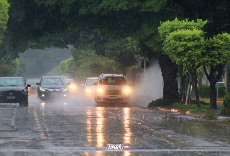 Dourados em alerta por chuvas intensas durante o final de semana inteiro