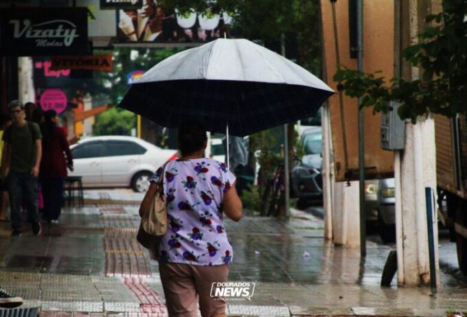 Inmet alerta Dourados para chuvas intensas na madrugada de terça-feira