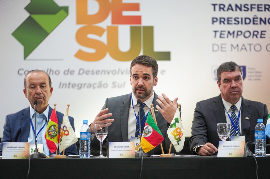 Riedel se torna último governador do PSDB com partido em fusão
