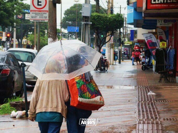 Meteorologia emite alerta de chuvas intensas para Dourados neste fim de semana