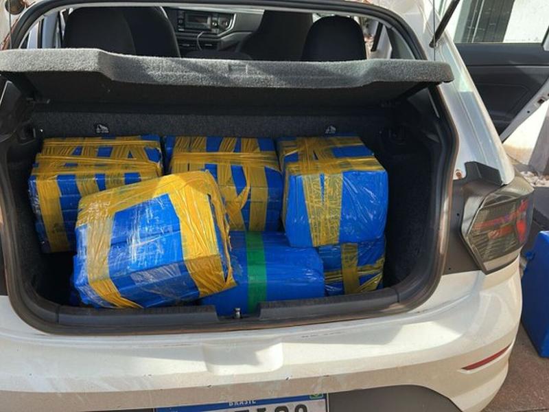 Motorista abandona veículo com maconha ao avistar viatura da polícia