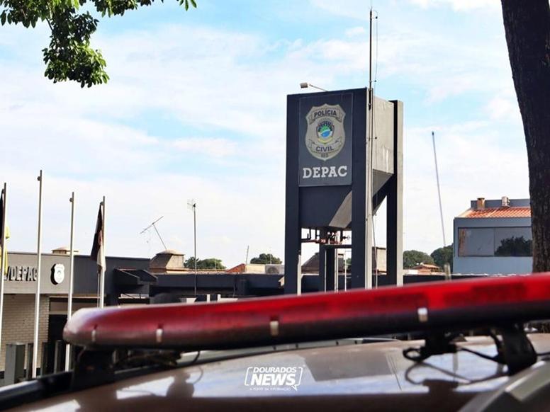 TRÊS CÃES MORREM APÓS INGESTÃO DE VENENO ARREMESSADO EM QUINTAL