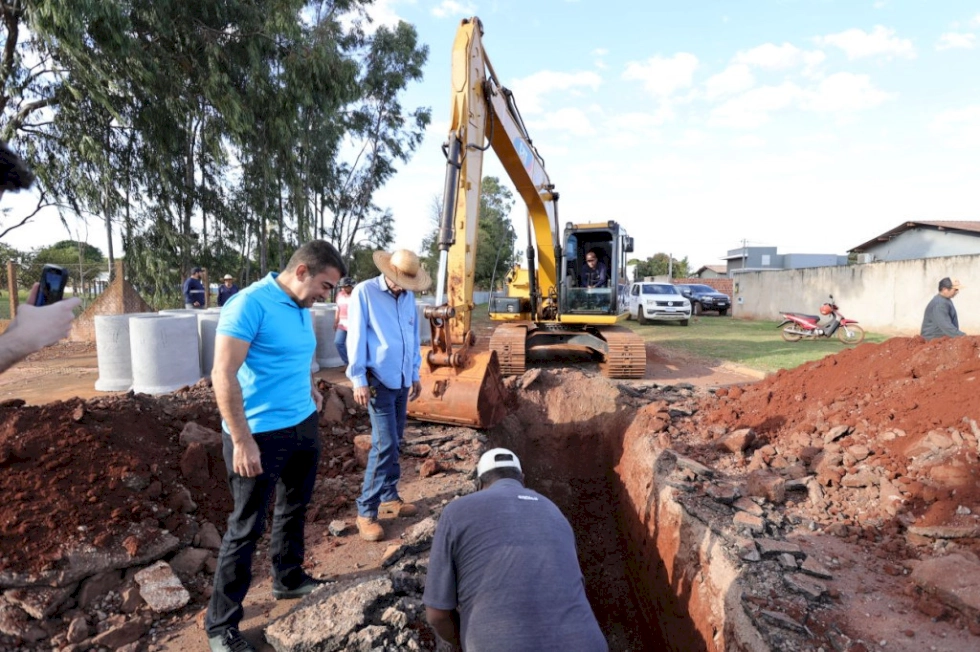 AVANÇAM OBRAS DE ASFALTO NO JARDIM GUAICURUS EM DOURADOS