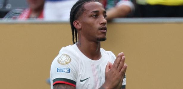 Chelsea machuca Flu com lei do ex, golaços de João Pedro e vai à final
