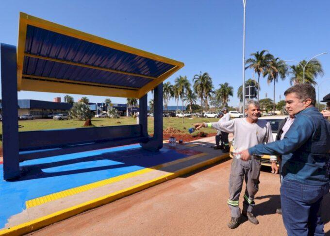 Dourados adopta estrutura moderna e inovadora para pontos de ônibus