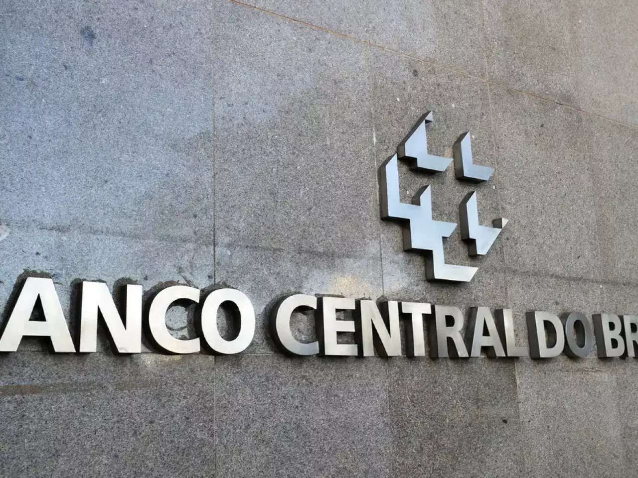Mercado financeiro reduz inflação projetada para 5,17% em 2025