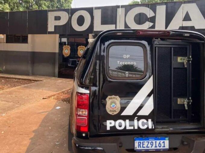Polícia investiga se mulher foi jogada viva por amante em valeta