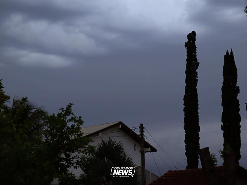 Dourados tem alerta de chuvas intensas, ventos fortes e risco de granizo