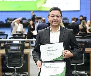 Médico que realiza trabalho inédito em MS é homenageado