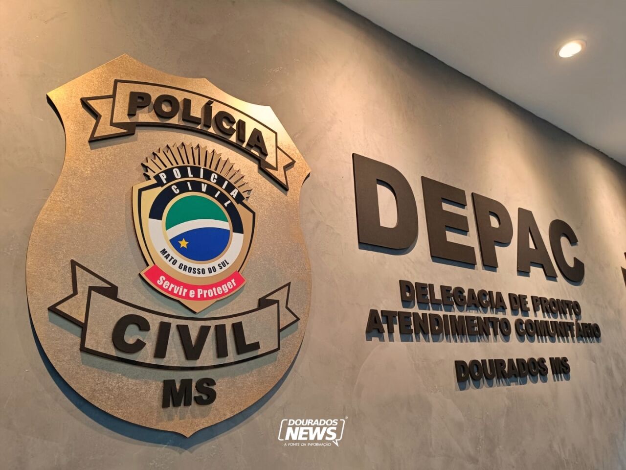 homem agride adolescente e quebra algemas em Dourados ontem