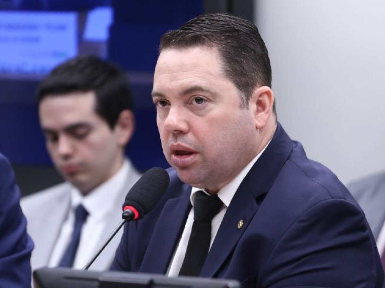 união da direita precisa de liderança e apoio a Flávio hoje