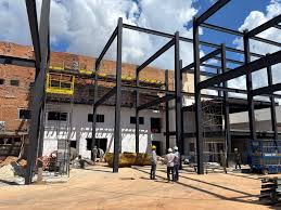 Sem estacionamento e com milhões gastos, obra da Câmara escancara falta de planejamento