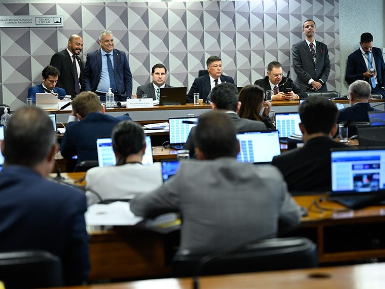 Fraudes do INSS CPMI aprova prisões e quebras de sigilo agora