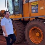 Após 35 anos de espera, obras de asfalto no Jardim Pelicano já começaram e são vistoriadas por autoridades